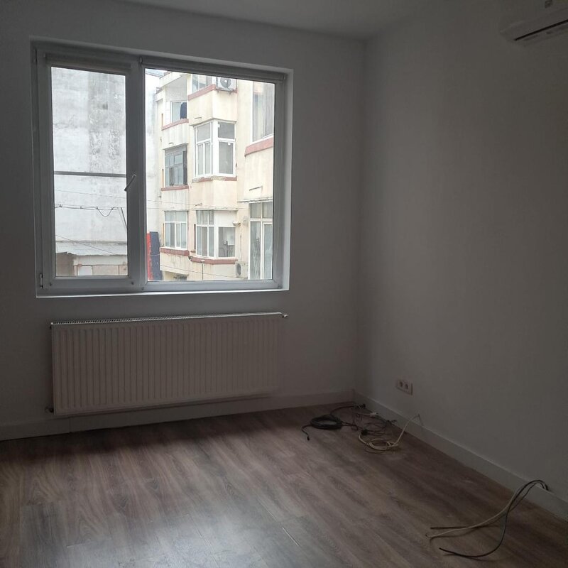 Piata Muncii -Calea Calarasilor,vila 12 camere,suprafata 370mp,curte 150mp